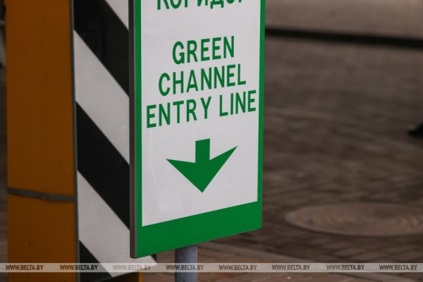 Таможенный пост «Варшавский мост» за сутки пересекают около 2 тыс. легковушек и 180 автобусов Таможенный пост «Варшавский мост» за сутки пересекают около 2 тыс. легковушек и 180 автобусов