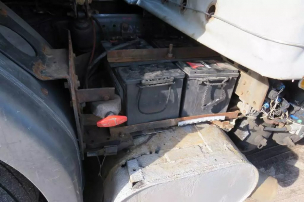 В очереди у границы один дальнобойщик украл аккумуляторы у другого