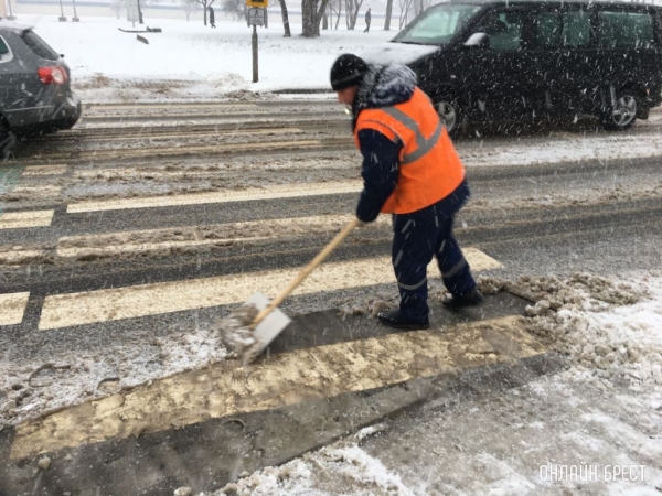 ЖКХ Бреста: Уборка снега в любой части города – наша общая задача!