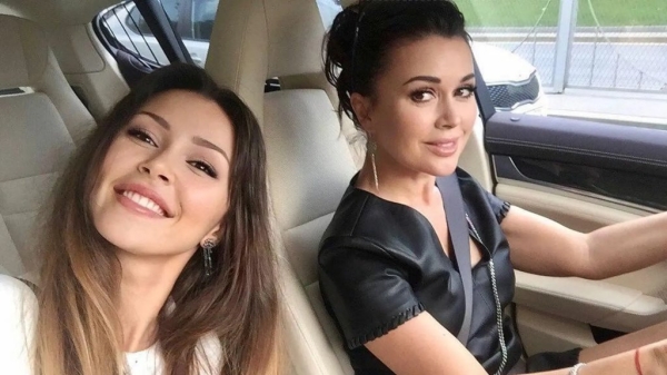 Дочь Заворотнюк впервые за долгое время рассказала о состоянии актрисы Дочь Заворотнюк впервые за долгое время рассказала о состоянии актрисы