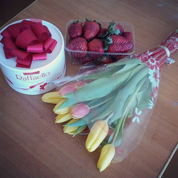 Сколько белорусы тратят на цветы к 8 Марта