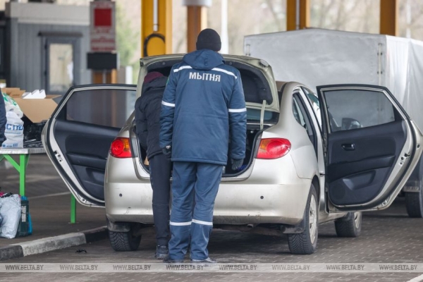 Таможенный пост «Варшавский мост» за сутки пересекают около 2 тыс. легковушек и 180 автобусов Таможенный пост «Варшавский мост» за сутки пересекают около 2 тыс. легковушек и 180 автобусов