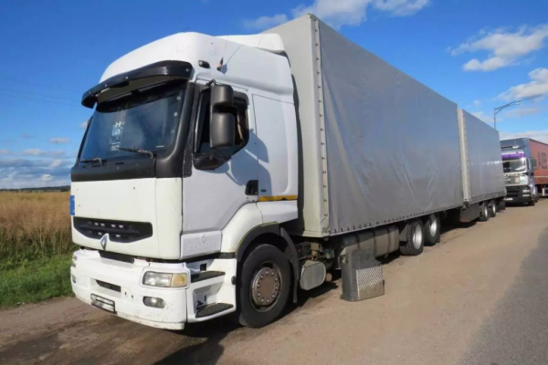 В очереди у границы один дальнобойщик украл аккумуляторы у другого